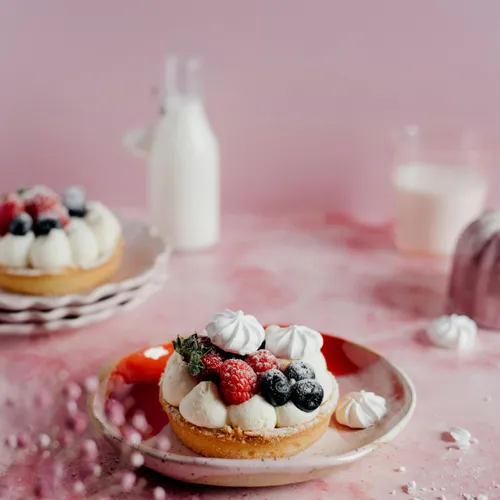 Tartelette vanille, crème montée et fruits rouges