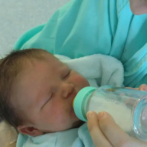 Laits infantiles contaminés : une toxine mise en cause