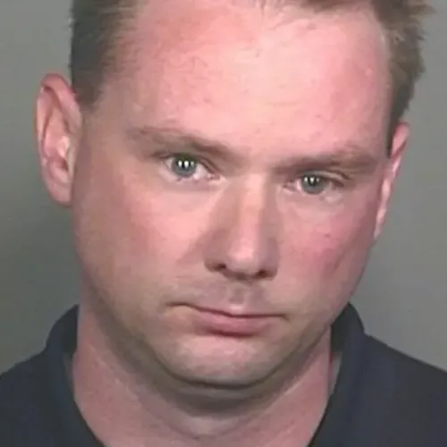 Le fugitif américain arrêté pour pédocriminalité vivait dans un...