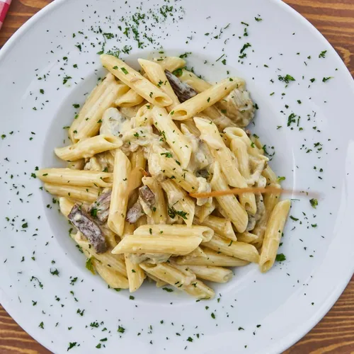Penne à la carbonara et aux champignons