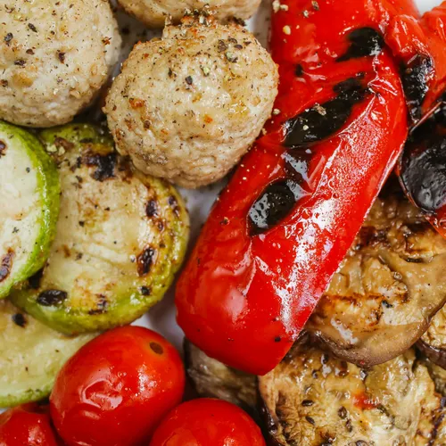 Boulettes de viande et légumes braisés