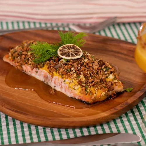 Saumon en croute d'arachide et herbes fraîches