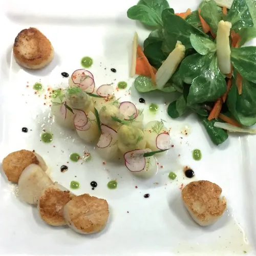 Salade printanière aux asperges et noix de Saint-Jacques