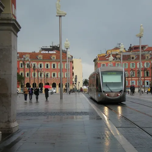 Municipales à Nice : Christian Estrosi veut rendre les transports...