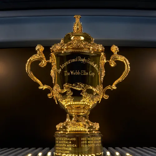18/07/23 : Le trophée de la Coupe du Monde de Rugby à Cannes