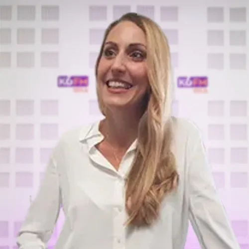 Camille, commerciale et conseillère média