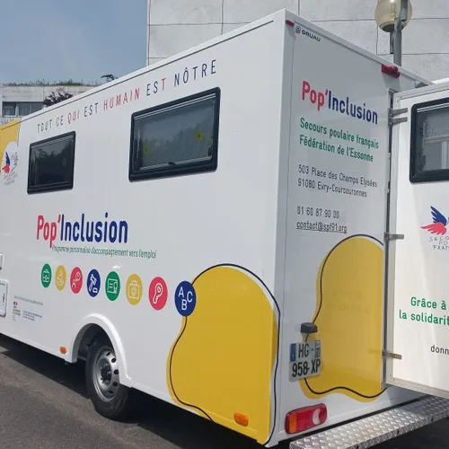 Le secours populaire de l’Essonne lance son tout premier camion...