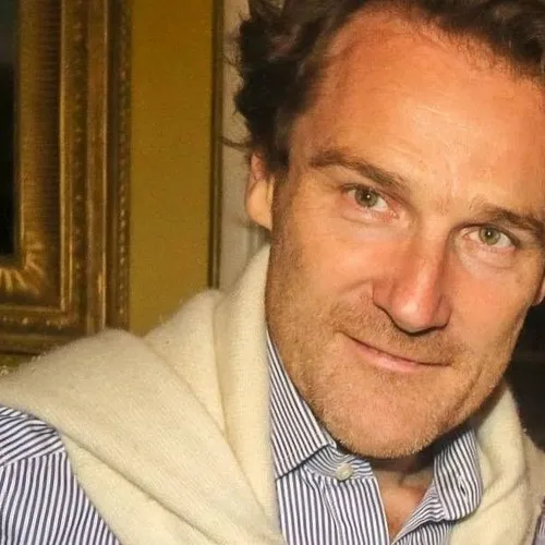 Un candidat battu aux municipales retrouvé pendu dans son château...