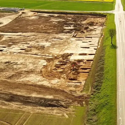 Des poteries vieilles de 2.000 ans exhumées à Noyon sur le chantier...