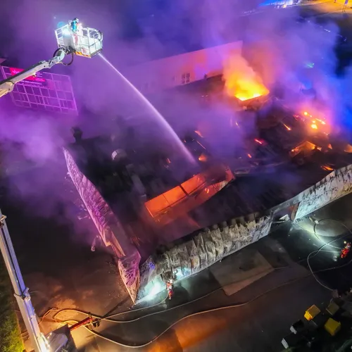 Incendie nocturne à Saint-Maximin : les pompiers sur le front