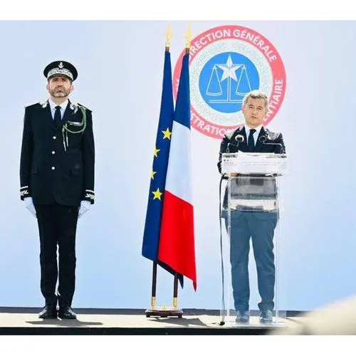 Gérald Darmanin installe le nouveau chef de l'administration...
