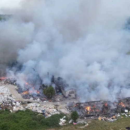Un site de 1.300m² ravagé par un incendie dans l’Oise