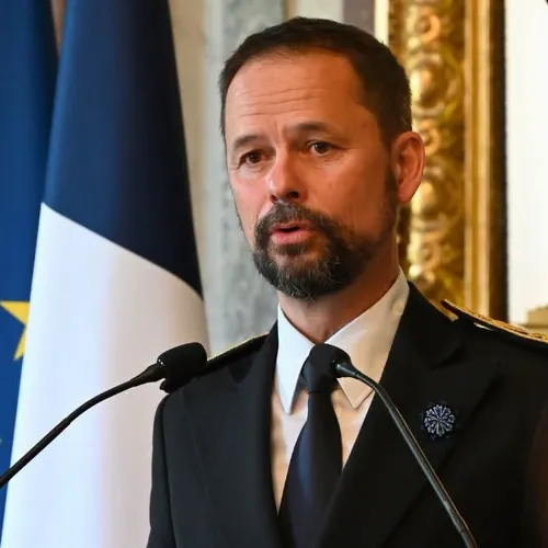 Urgent : la justice suspend l’interdiction de porter des...