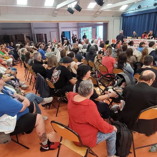 Rassemblement hier devant l’hôpital de Meulan-en-Yvelines