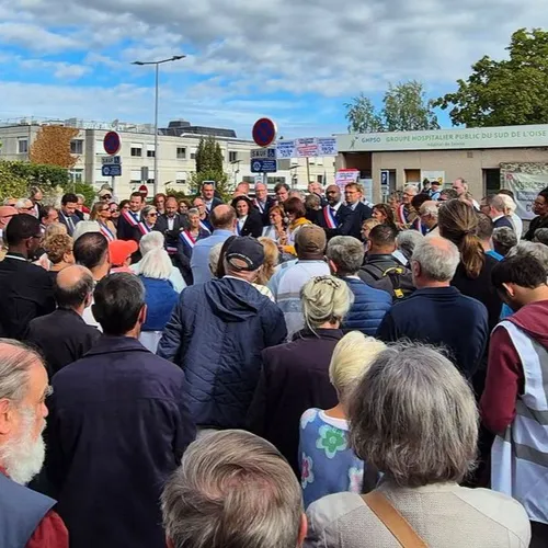 Senlis : personnalités et personnel en soutien aux urgences