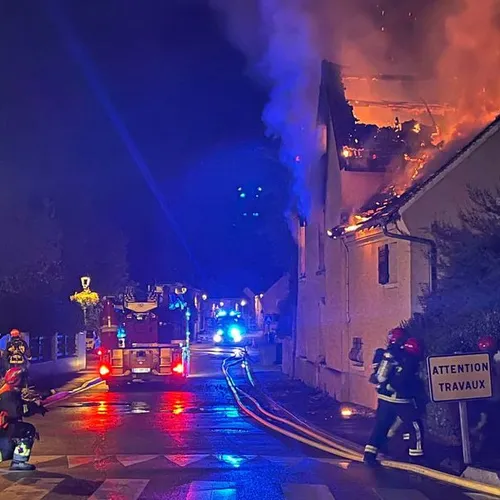 Deux personnes sont mortes dans un incendie, cette nuit, à...