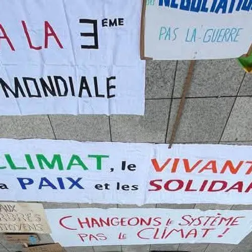 Plus de 300 personnes se sont rassemblées à Amiens pour la marche...
