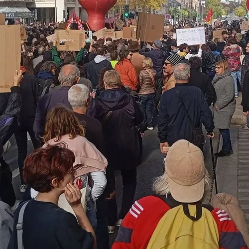 Les services de l’État critiqués pour leur gestion du 17 octobre à...