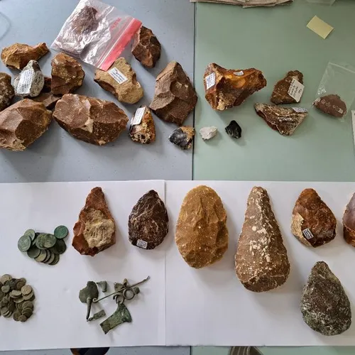 Près de 300 objets archéologiques saisis par la douane des...