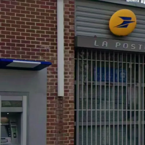 Le bureau de poste du quartier de Gassicourt, à Mantes-la-Jolie, va...