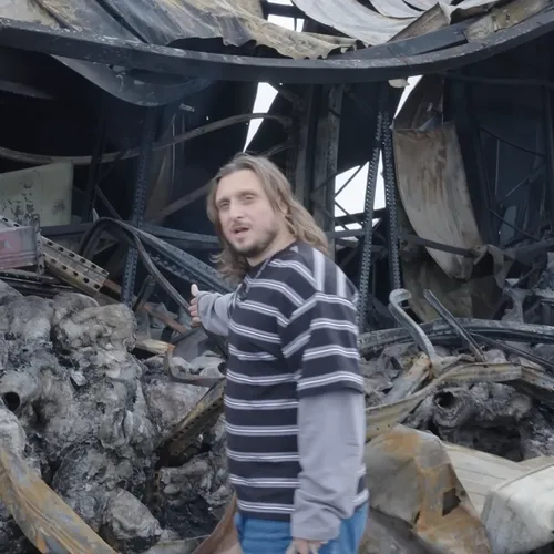 Trois palettes de chips de Mcfly et Carlito rescapées de l’incendie...
