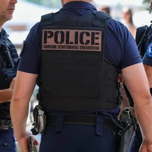 Une officine de faux papiers démantelée en Île-de-France 