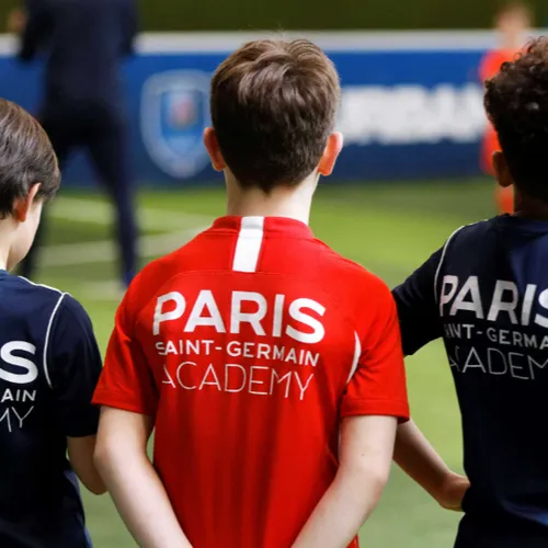 Pendant les vacances de la Toussaint, les petits footballeurs vont...
