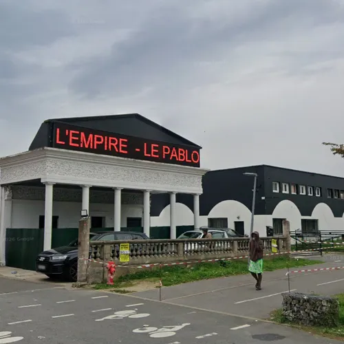 Un homme meurt après avoir été poignardé à la sortie de la...
