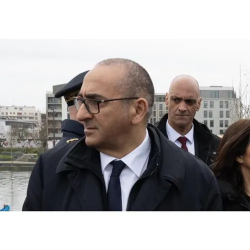Le ministre de l’Intérieur se dit « responsable de tout »