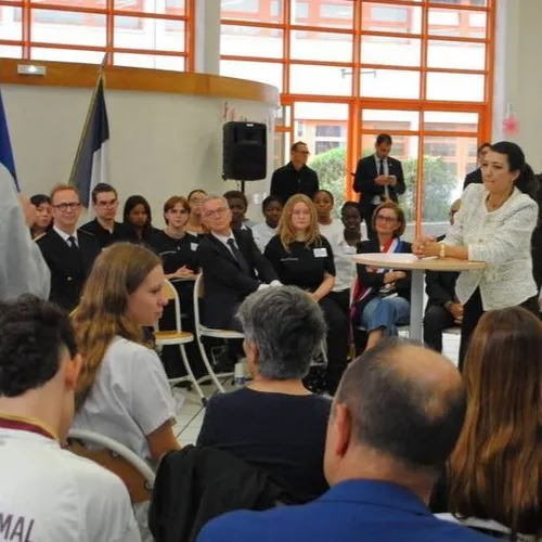 Une ministre à l'écoute des élèves à Dreux