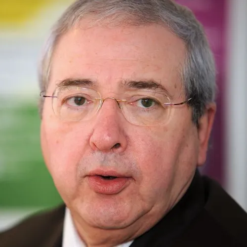 Île-de-France : Valérie Pécresse rend hommage à Jean-Paul Huchon,...