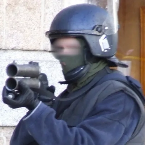 Une manifestante blessée au visage par un tir de LBD à Amiens