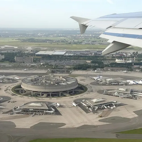 Seine-et-Marne :  un entrepôt prend feu près de l’aéroport Roissy...