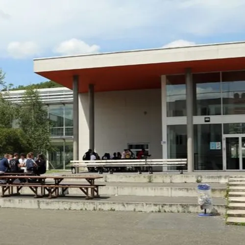Palaiseau : après la menace d'une bombe, 400 lycéens évacués