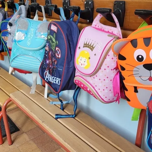 Versailles : des parents se mobilisent pour empêcher la fermeture...