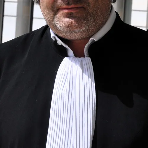 Une quarantaine de professionnels devant les grilles du tribunal de...