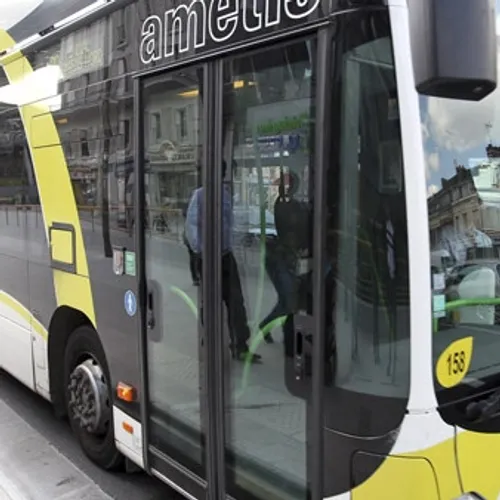 Une cycliste amiénoise meurt après une collision avec un bus Amétis