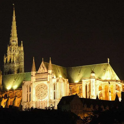 Chartres : La cathédrale retrouve son tapis !