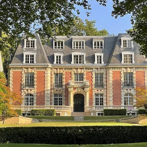 Dammarie-les-Lys : la SNCF porte plainte contre le château de la...