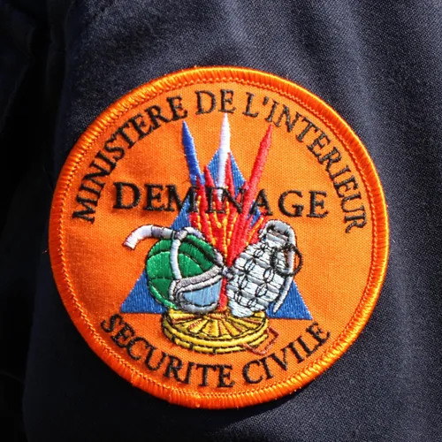 Des professeurs confinés dans un gymnase au lycée Maurice Viollette...
