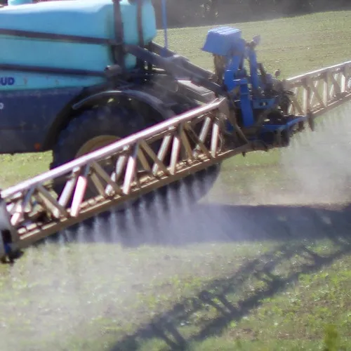 Pesticides : le syndicat des eaux d'Île-de-France veut faire payer...