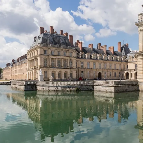 Une remise de papiers français organisée au château de Fontainebleau 