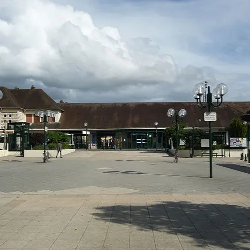 Le trafic ferroviaire stoppé en gare de Rambouillet après une...