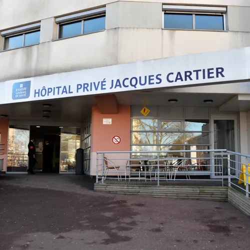Canicule : à l'Hôpital Jaques-Cartier de Massy, soignants et...