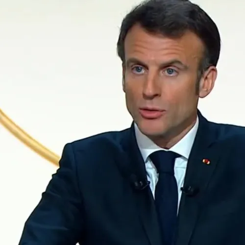 Samedi sera « une journée à risque », prévient Emmanuel Macron