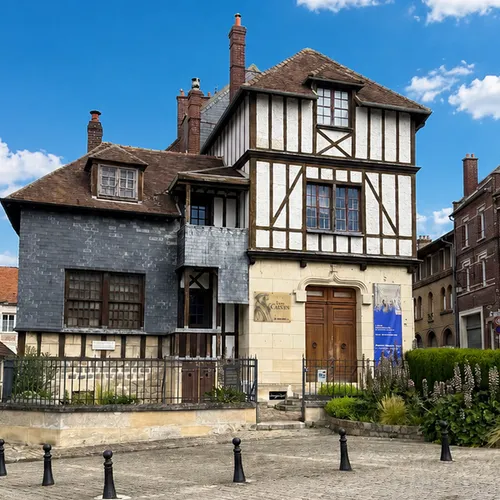 Un manuscrit disparaît au musée Jean Calvin de Noyon