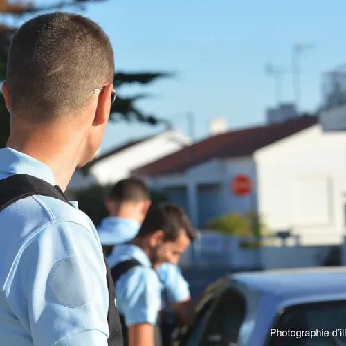 Compiègne : les gendarmes ont confisqué des objets dangereux devant...