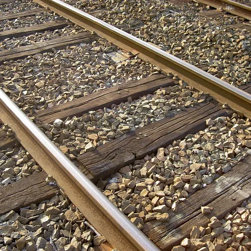 Orry-la-Ville : une personne s'allonge sur les rails, survit, et...