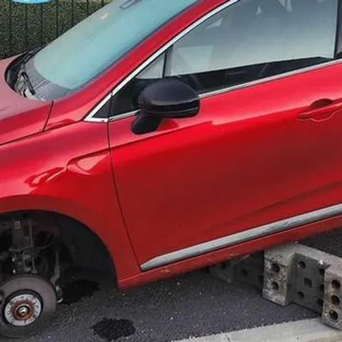La police a arrêté cette semaine une équipe de malfaiteurs qui...