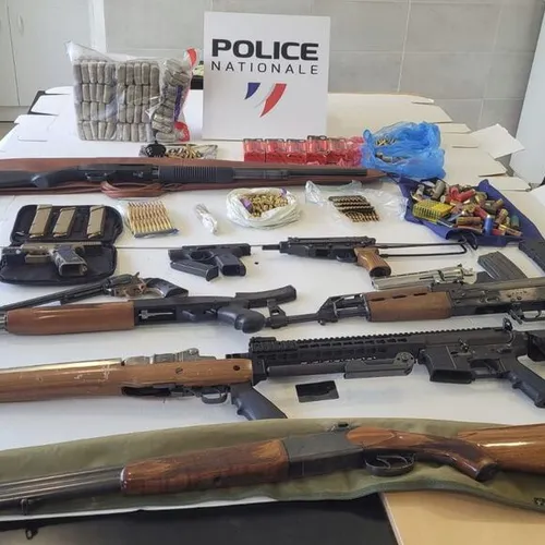 Un vaste trafic d’armes entre la France et la Suisse démantelé dans...